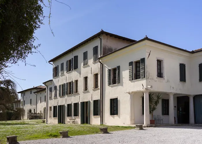 Hotel Villa Policreti